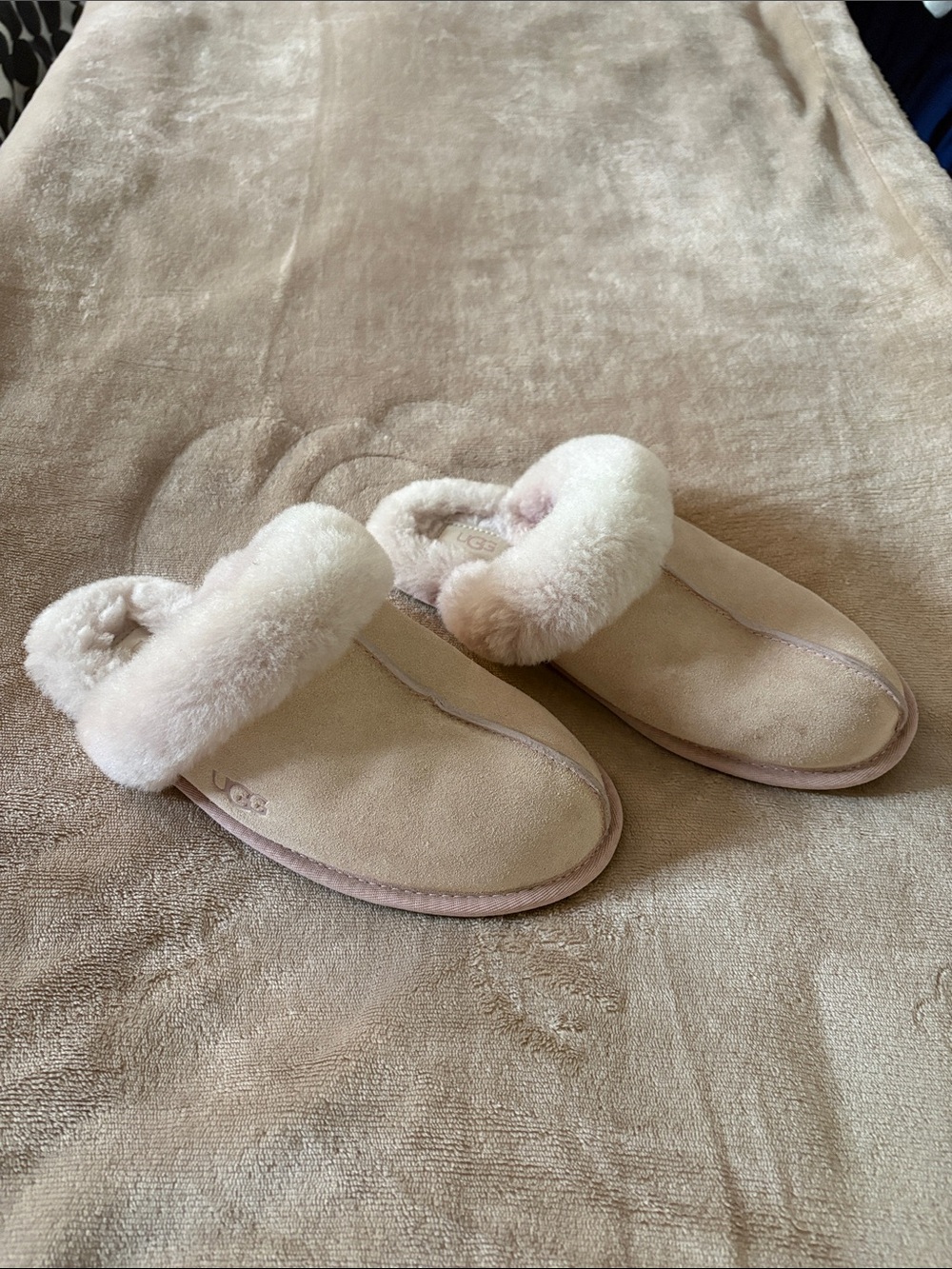 〰️ ugg classic slippers
